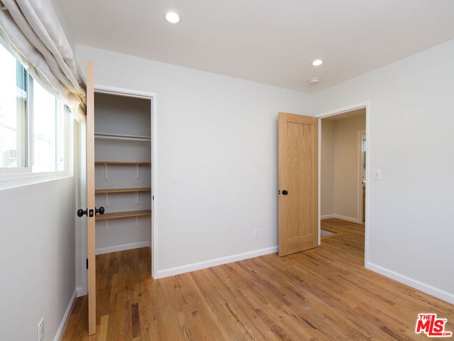 Building Photo - 2933 Acresite St