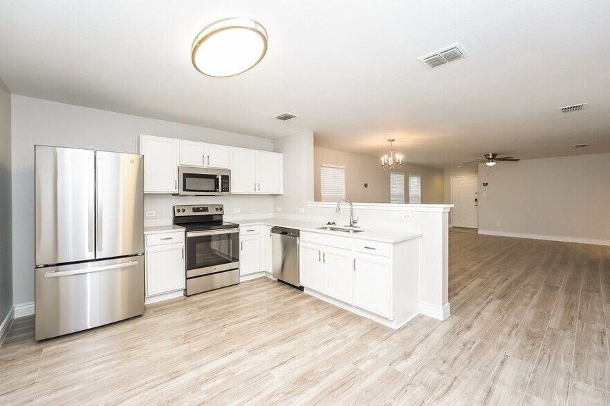 Building Photo - 909 Rio Bravo Dr
