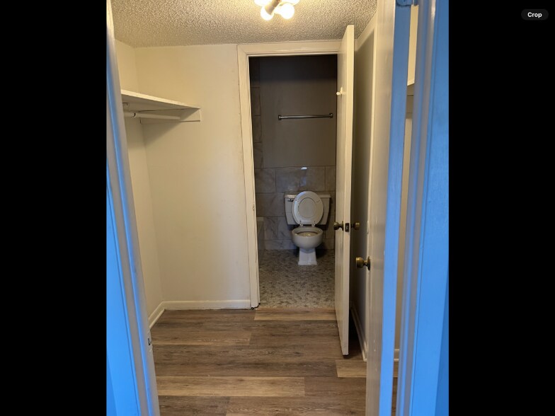 Building Photo - 515 Basswood Ave