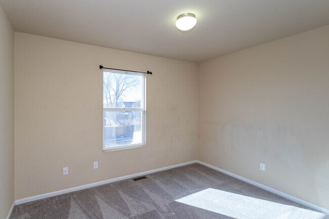 Building Photo - SPACIOUS 3BD HOME IN FREEDOM HEIGHTS W/ A/...