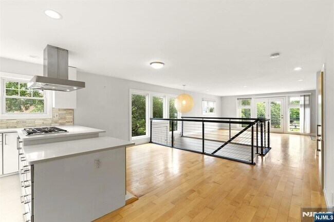 Building Photo - 6 Grand Cove Way