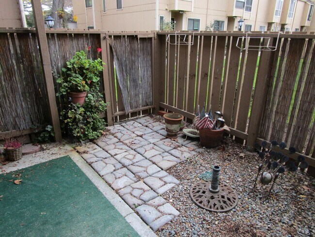 Building Photo - Location, Location, Location- Vintner Condo's