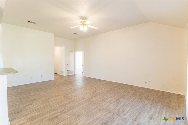 Building Photo - 4514 Hondo Dr