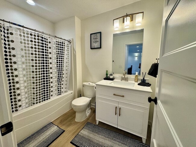 Building Photo - 3 bed 2 bath 1 year old house in SE Lincoln