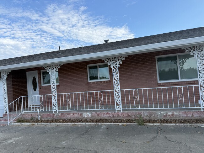 Building Photo - 7401 Yosemite Blvd