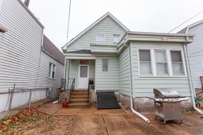 Building Photo - 5334 Gilson Ave