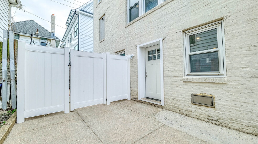 Building Photo - 14 N Vassar Sq