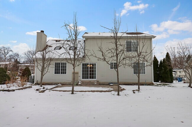 Building Photo - 1462 Glen Ellyn Rd