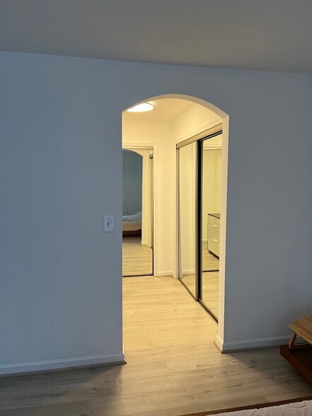 Master bedroom - 121 Timberbrook Ln