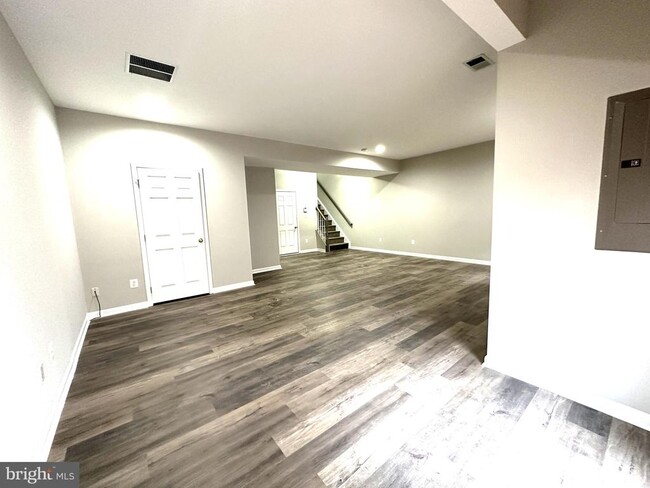 Building Photo - 22609 Welborne Manor Square
