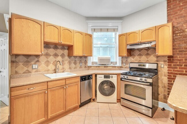 Building Photo - 47 47th St