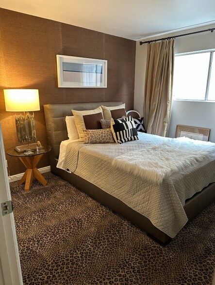 Building Photo - 6708 Hillpark Dr