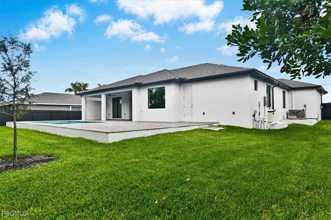 Building Photo - 2602 SW 27th St