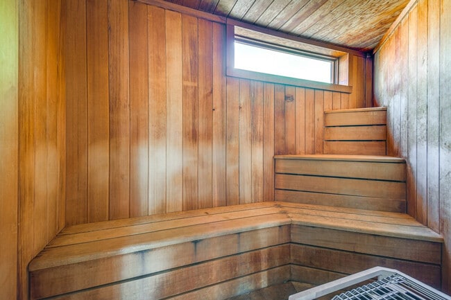 Building Photo - 13941 Del Rio Dr