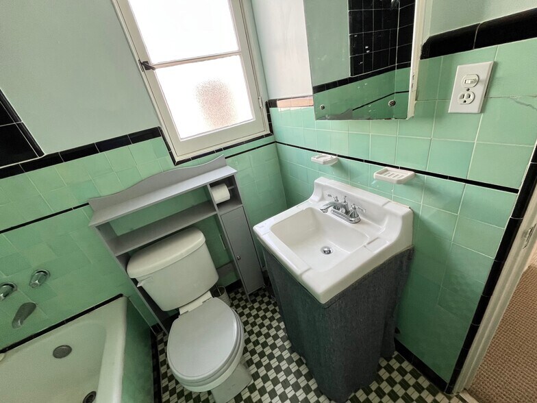 Bathroom sink and can - 1617 California Ave