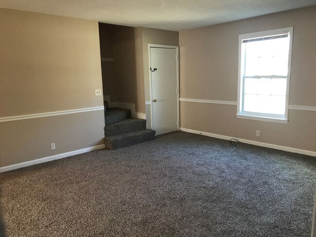 Building Photo - 2563B Carriage Dr