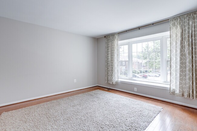 Building Photo - 4685 Forestdale Dr