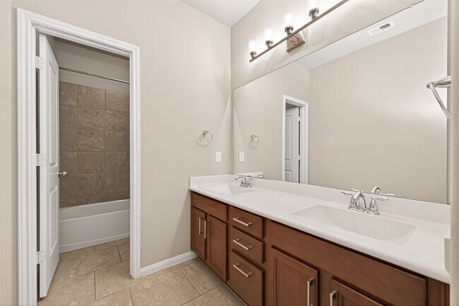 Building Photo - 111 Pheasant Run Dr