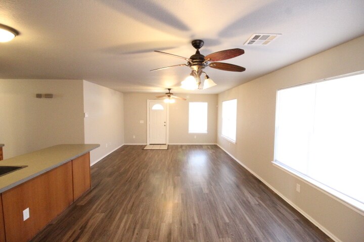 Building Photo - 1900 Terrace Lawn Dr