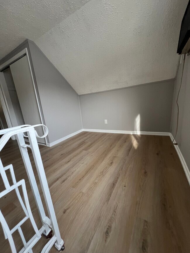 Building Photo - 121 N State St