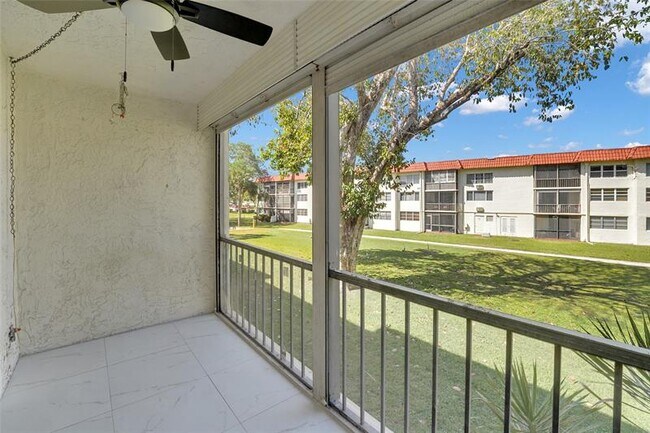 Building Photo - 8911 S Hollybrook Blvd