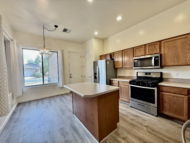 Building Photo - 6895 E Elbrook Ave
