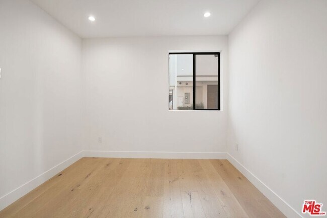 Building Photo - 735 N Gramercy Pl