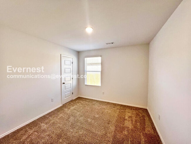 Building Photo - 4 Bed/2 Bath Home with 2-Car Garage / Pet-Friendly / Vouchers Accepted / Available Now!