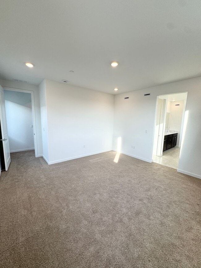 Building Photo - BRAND NEW 5 Bedrooms 3 Full Baths Solar Included Blossom Plan at Lilly Community SEE VIDEO