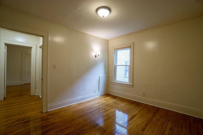 Building Photo - 231 Fellows Ave