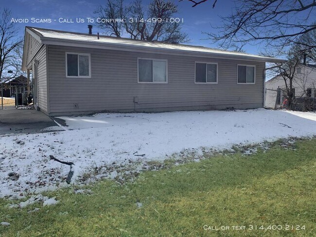 Building Photo - 10663 Farview Ave