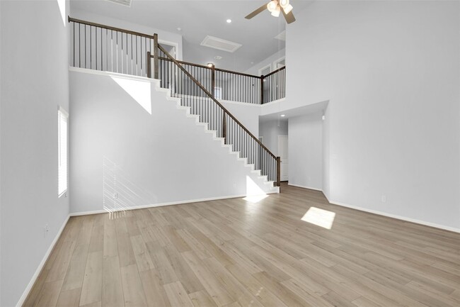 Building Photo - 113 Greenthread Dr