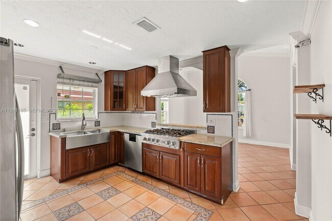 Building Photo - 1428 Medina Ave