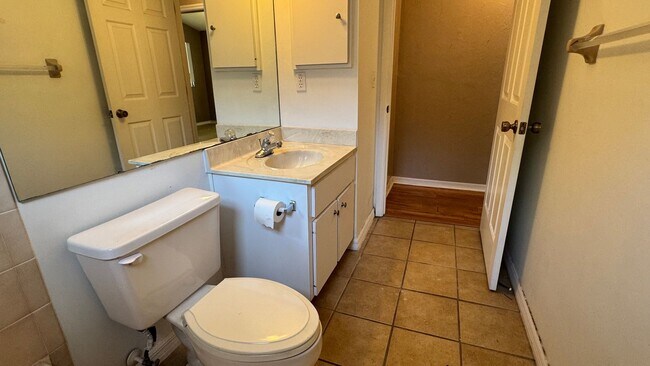 Building Photo - 2122 NE 39th Ave