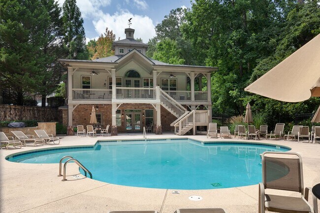 Building Photo - Gorgeous 3/2 Top Floor Condo w/ Private Vi...