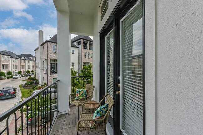 Building Photo - 9450 London Bridge Station