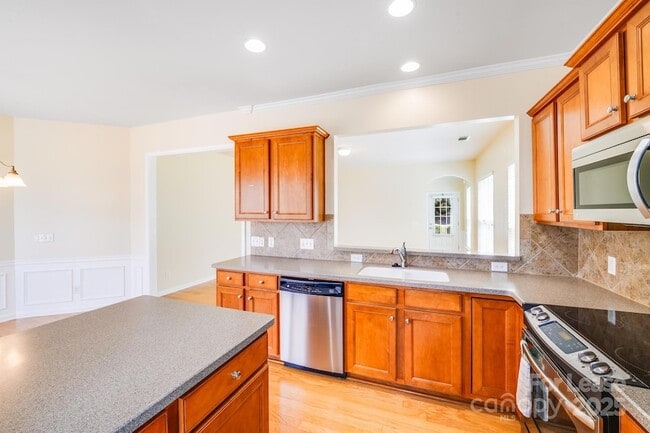 Building Photo - 2018 Sweetleaf Dr
