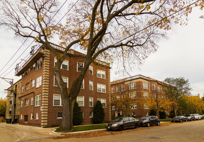 Building Photo - Updated Apartments Located at 800 Michigan