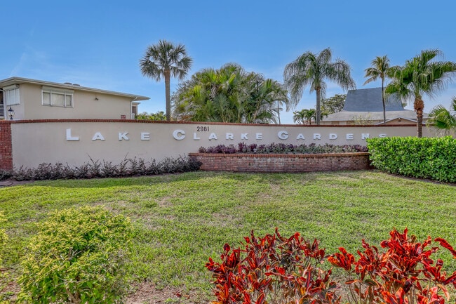Building Photo - 2687 Garden Dr N
