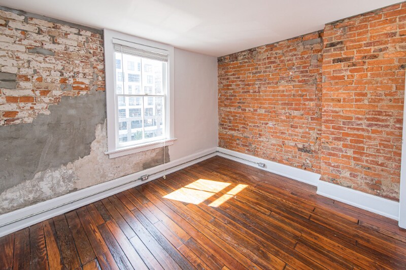Building Photo - 309 E 13th St