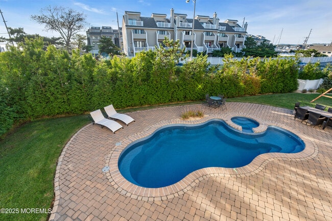 Building Photo - 2 Tradewinds Ln