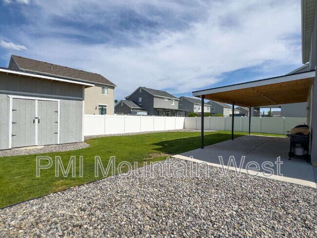 Building Photo - 3565 Water Lilly Ln
