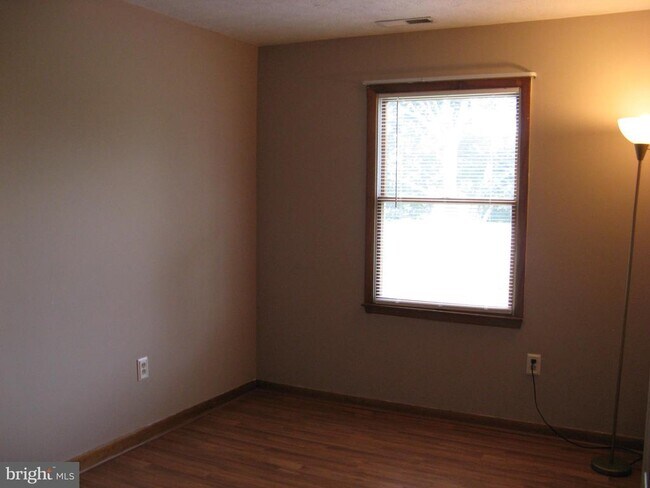Building Photo - 104 Covington Ln