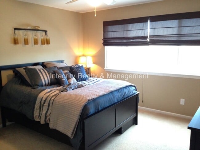 Building Photo - 305 Dunhill St