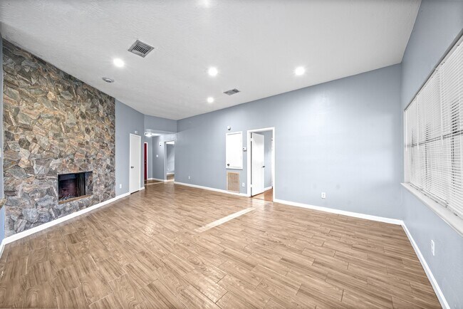 Building Photo - 11059 Landsbury Cir