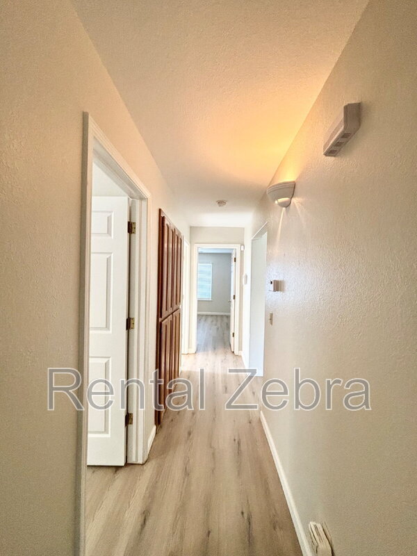 Building Photo - 746 Wren Ct