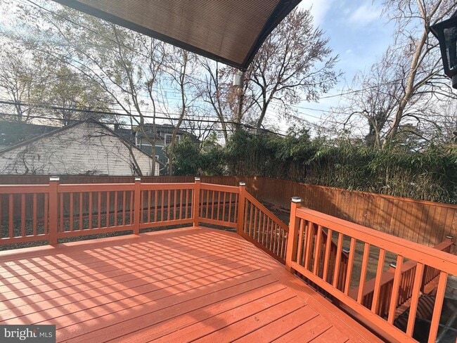 Building Photo - 728 18th St S