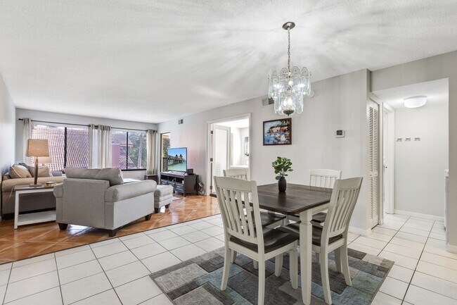 Building Photo - ** PALM RIVER ** 2 BED / 2 BATH - CONDO - NORTH NAPLES - TURNKEY - ANNUAL OR SHORT TERM RENTAL