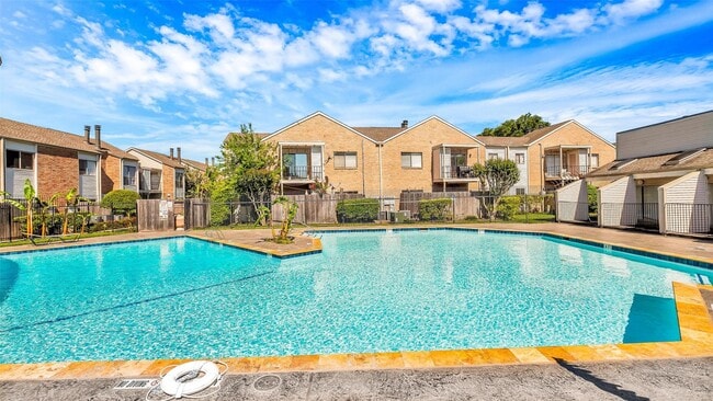 Building Photo - 10102 Waterstone Dr