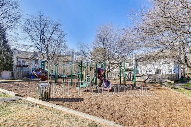 Building Photo - 8417 Meadow Green Way